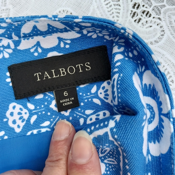 Talbots Size 6 - A Line Straight Skirt Color: Blue & White Floral Pattern - Picture 3 of 8
